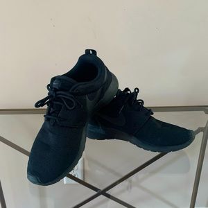 Women’s Black Nike size 8